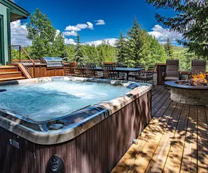 Photo 2 - Corrock Style - Luxury Hot Tub Home Near Ski Lifts & Downtown Ketchum!