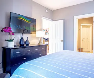 Photo 3 - Snow Star Skylight - 3BD 3BA - Hot Tub, Gym, Walk to Ski!