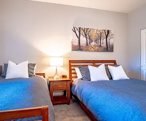 Photo 5 - Snow Star Skylight - 3BD 3BA - Hot Tub, Gym, Walk to Ski!