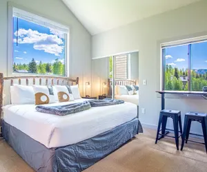 Photo 5 - Modern Golf View Condo + Resort Amenities