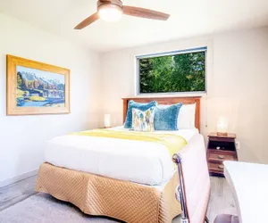 Photo 4 - Modern Golf View Condo + Resort Amenities