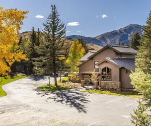 Photo 2 - Snow Creek 1541 - Ski-in/ski-out + Pool & Hot Tub