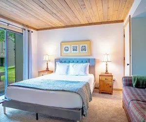 Photo 3 - Bonne Vie 2247 Sunny & Spacious 4 Bedroom Condo in the Heart of Elkhorn Village