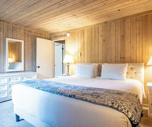 Photo 5 - Bonne Vie 2247 Sunny & Spacious 4 Bedroom Condo in the Heart of Elkhorn Village