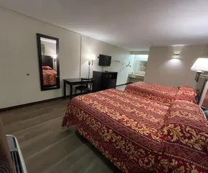 Photo 3 - royal inn motel