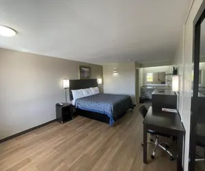 Photo 5 - royal inn motel