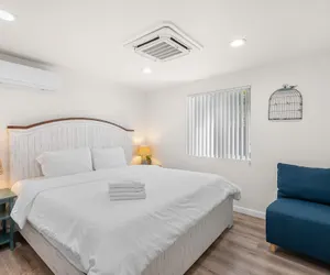 Photo 5 - Foothills LA Hideaway Patio Lounge Work-friendly