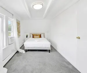 Photo 2 - Luxury 5 BR Home Free Parking