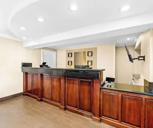 Photo 2 - Aurora Inn