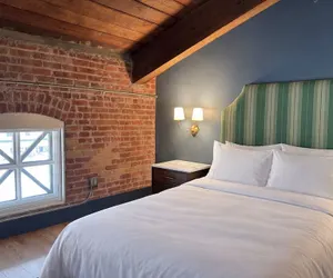 Photo 4 - The Laurel Hotel