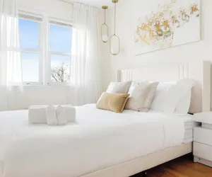 Photo 2 - Luxury NYC Home with Free Parking for 12