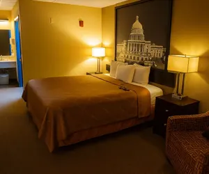 Photo 4 - Coratel Inn and Suites By Jasper Wichita North