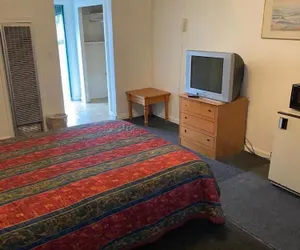 Photo 3 - Tacoma Center Motel