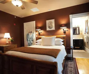 Photo 5 - Ash Street Inn