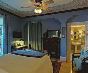 Photo 2 - Ash Street Inn