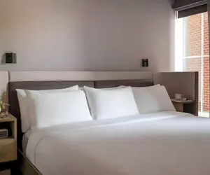 Photo 5 - Lark Hotels 907 Main