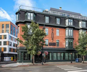 Photo 2 - Lark Hotels 907 Main