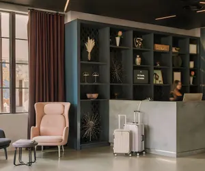 Photo 3 - Lark Hotels 907 Main