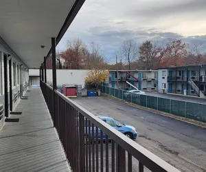 Photo 4 - Oyo Eagle Inn Motel