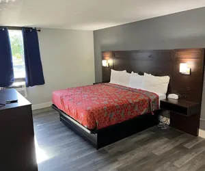 Photo 4 - Roseville Inn