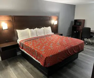 Photo 5 - Roseville Inn