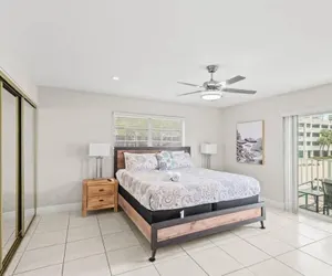 Photo 2 - Colonial Manor Condos - Fort Lauderdale