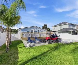 Photo 2 - 4BR Coastal Pool Cottage Golf Cart Kayaks