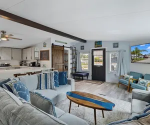 Photo 4 - 4BR Coastal Pool Cottage Golf Cart Kayaks