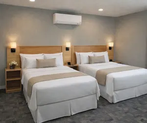 Photo 3 - Skyliner Motel