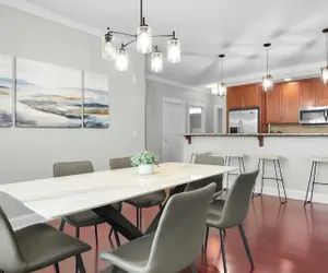 Photo 4 - Sleeps 28 4 Suites in Walkable Historic District The Juliette by Avantstay