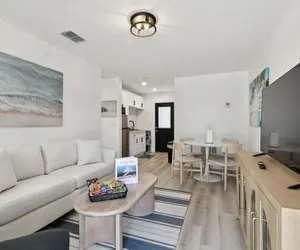 Photo 2 - Near Johns Pass 1 Block From Gulf Shores Treasure Island