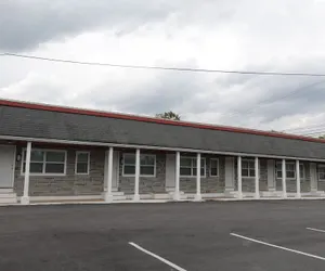 Photo 4 - Freedom Inn Motel