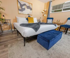 Photo 2 - Artsy Getaway With Vibrant Design Flair