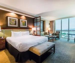 Photo 3 - MGM 10719 Signature Strip View Studio