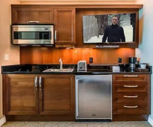 Photo 5 - MGM 10719 Signature Strip View Studio