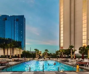 Photo 2 - MGM 1811 Deluxe Studio Strip View