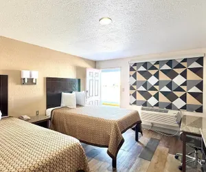 Photo 4 - Kermit Inn