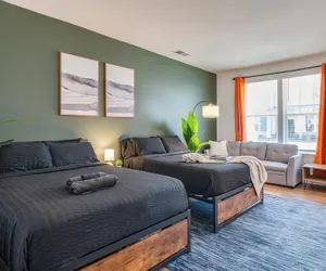 Photo 5 - Luxe King 4BR Townhouse to Uptown CLT