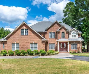 Photo 2 - Private Pool! Wateredge Lake House