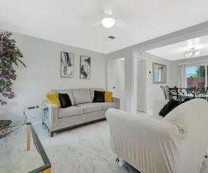 Photo 4 - Sleeps 8 Near Busch Gardens With BBQ and Fenced Yard