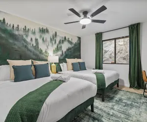 Photo 4 - Built Into A Mtn - Heated Pool & Lounge