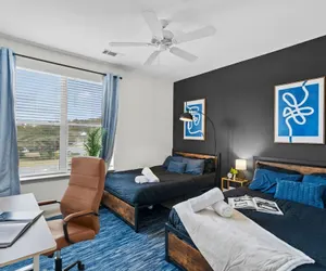 Photo 5 - Upscale King 4BR Suite Uptown Charlotte