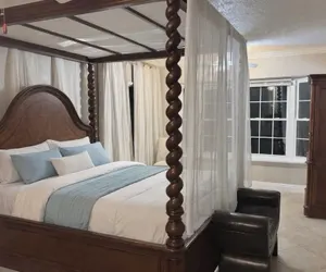 Photo 5 - 6 Bedroom Pool property. Pet Friendly