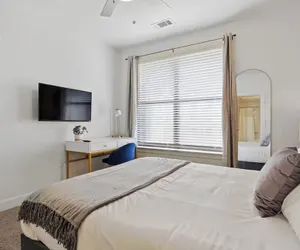 Photo 4 - Stylish 2B near Legacy West