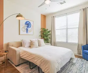 Photo 3 - Stylish 2B near Legacy West