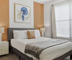 Photo 5 - Stylish 2B near Legacy West