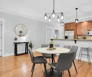 Photo 4 - 2 Units w/ Free Parking Walkable Historic District The Juliette by Avantstay