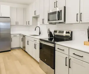 Photo 2 - Cozy & Chic - Worker Friendly