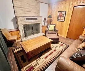 Photo 5 - Cozy Cabin Retreat in Midway