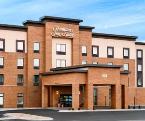 Photo 2 - Hampton Inn & Suites La Crosse Downtown